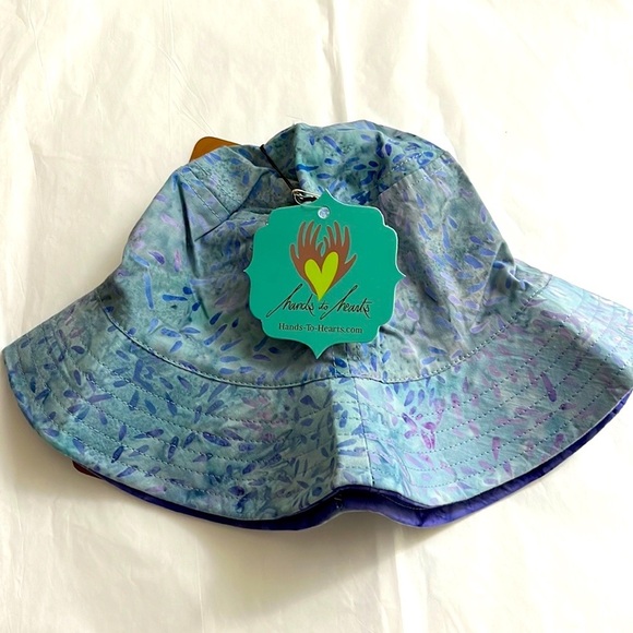 NWT Hands to Hearts batik reversible bucket hat O/S - Picture 1 of 4
